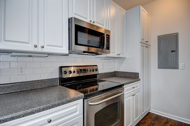 Building Photo - FOR RENT - VIRGINIA BEACH