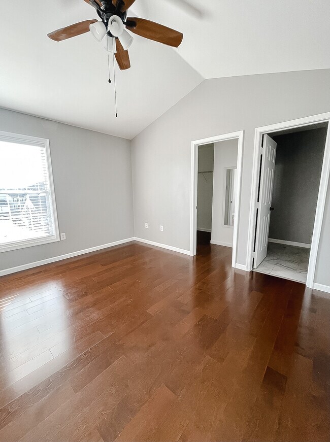 Master Bedroom w/ Walk In - 156 Versailles Ct