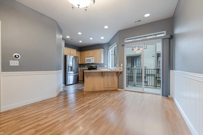 Building Photo - Lovely and bright townhouse with a hard wood flooring throughout, a 2 car garage, AC & more!