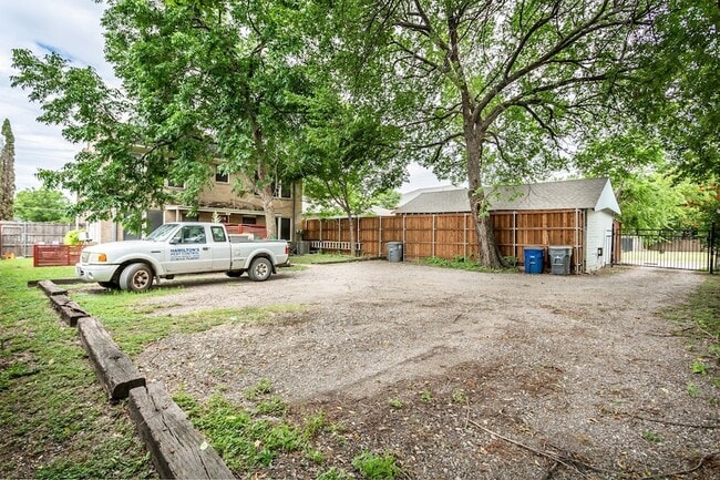 Building Photo - 4807 Reiger Ave