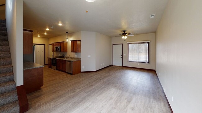 Building Photo - 3 BD, 2.5 BA TOWNHOME, DOUBLE ATTACHED GAR...