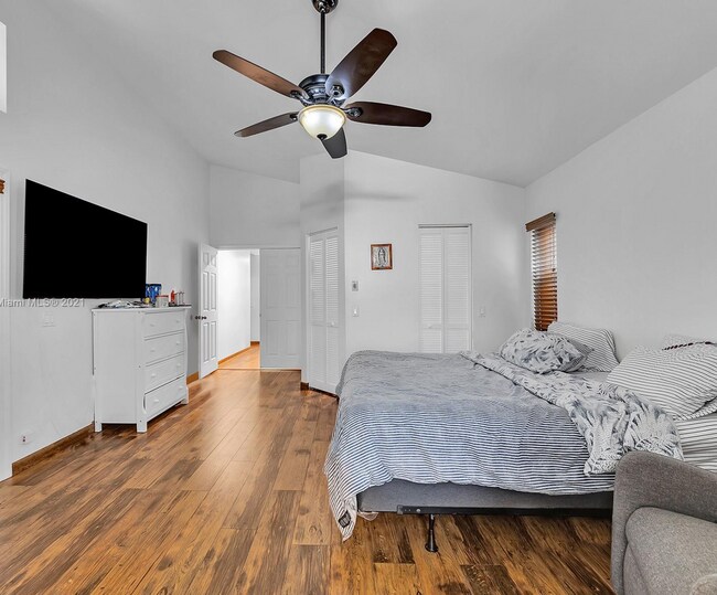 Building Photo - 204 Cameron Dr