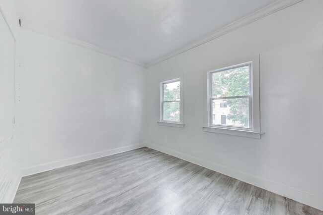 Building Photo - 3918 10th St NE