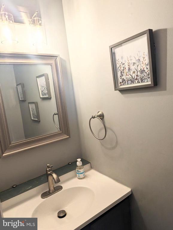 Building Photo - 46582 Broadspear Terrace