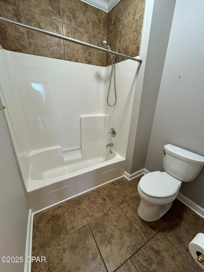 Building Photo - 2908 Country Club Dr