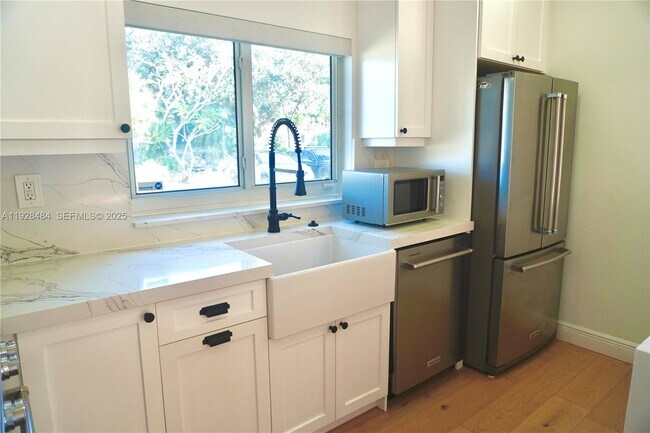 Building Photo - 2 NE 108th St