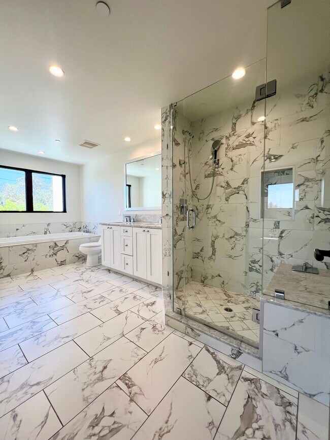 primary bath - 859 S Lucerne Blvd
