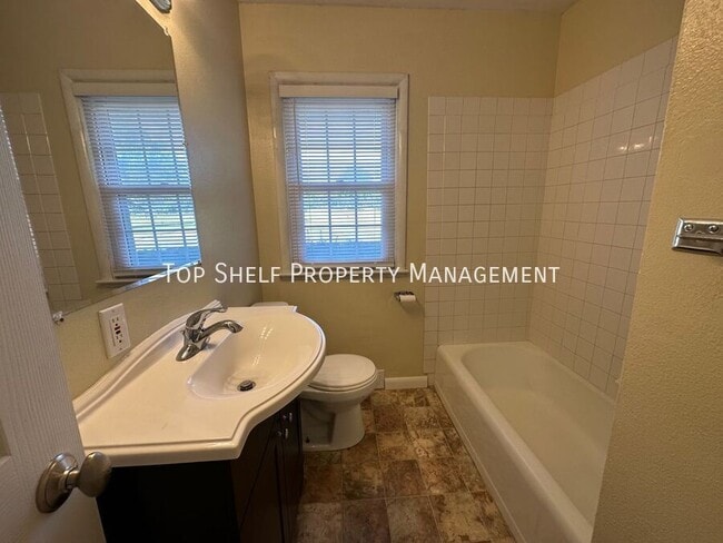 Building Photo - 928 19th St