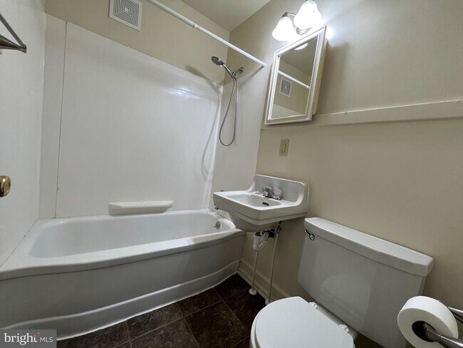 Building Photo - 212 Morton St