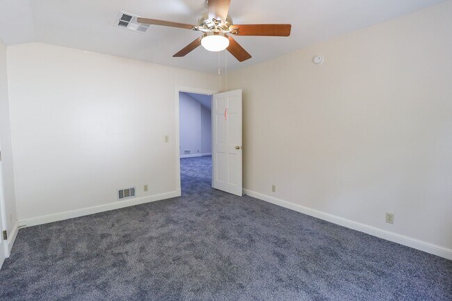 Building Photo - Updated Move In Ready 3-Bedroom Home, Grea...