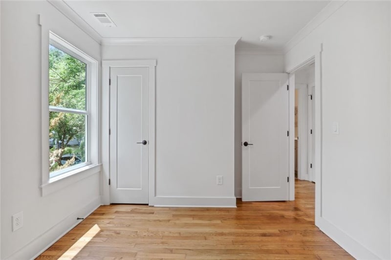 Building Photo - 496 Glenwood Pl SE