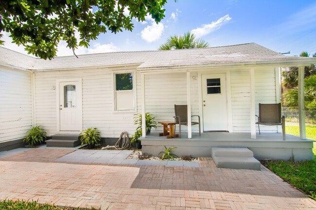 Building Photo - 815 6th St