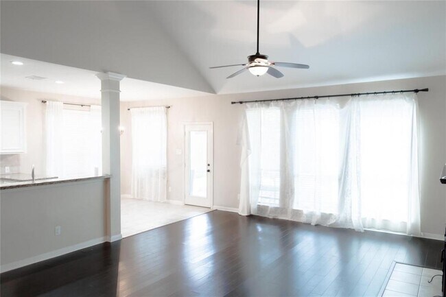 Building Photo - 410 Blossomwood Dr