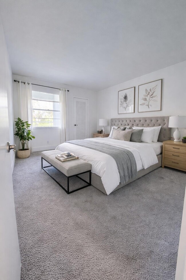 Building Photo - 2003 Lincoln A