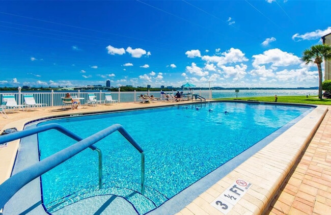 Building Photo - 868 Bayway Blvd