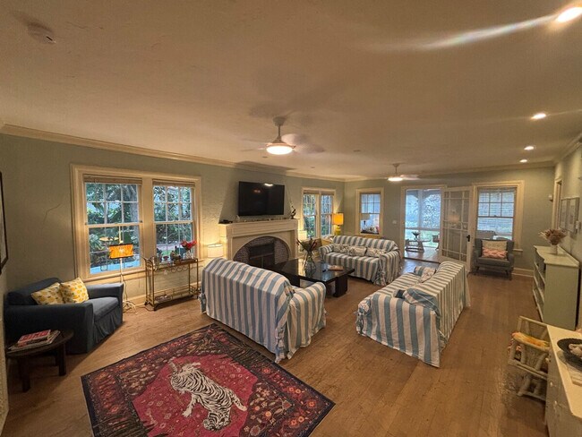 Building Photo - 441 28th St