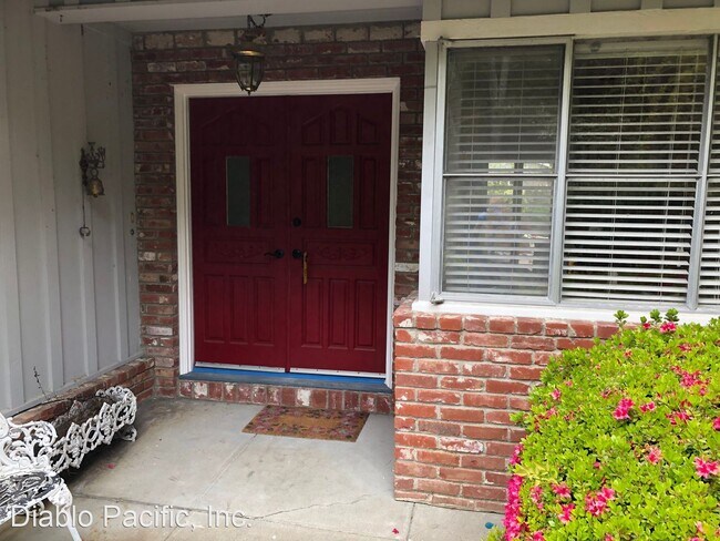 Building Photo - 4 br, 2 bath House - 155 Hall Drive