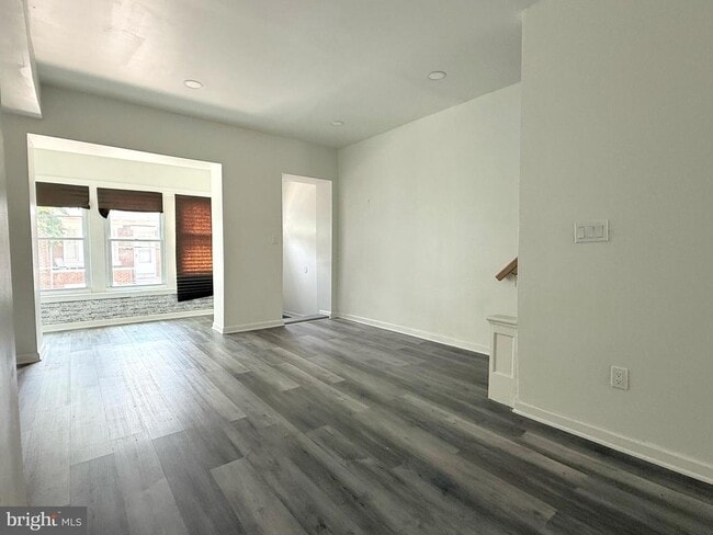 Building Photo - 1520 S Myrtlewood St