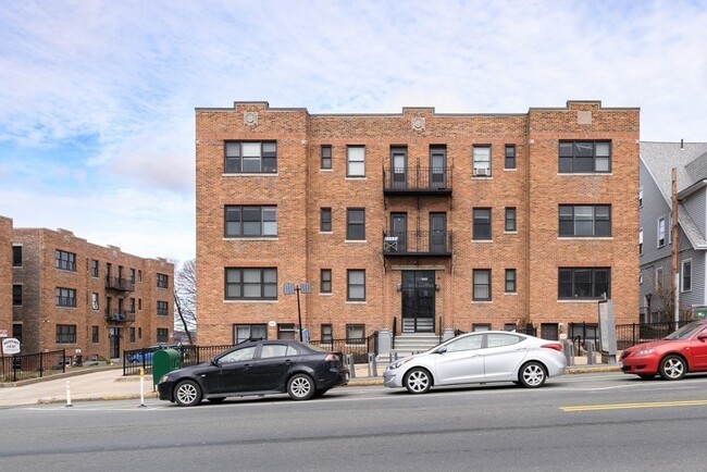 Building Photo - 473 Broadway