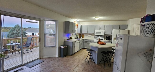 Building Photo - 4162 Whitehall Dr