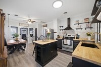 Building Photo - 1080 Green St