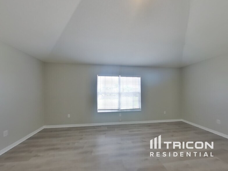 Building Photo - 3600 Cresthill Ln