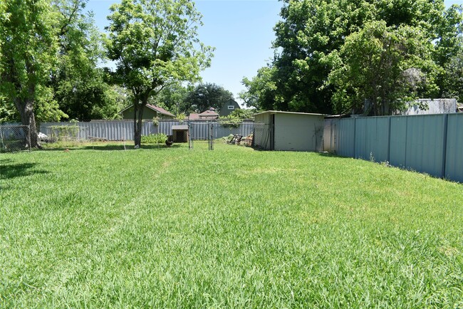 Building Photo - 5922 Lavender St