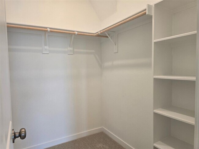 Building Photo - 229 Mets Wy