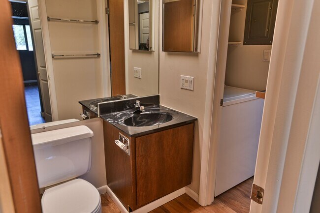 Building Photo - 2 Bedroom Condo in Mechanicsburg