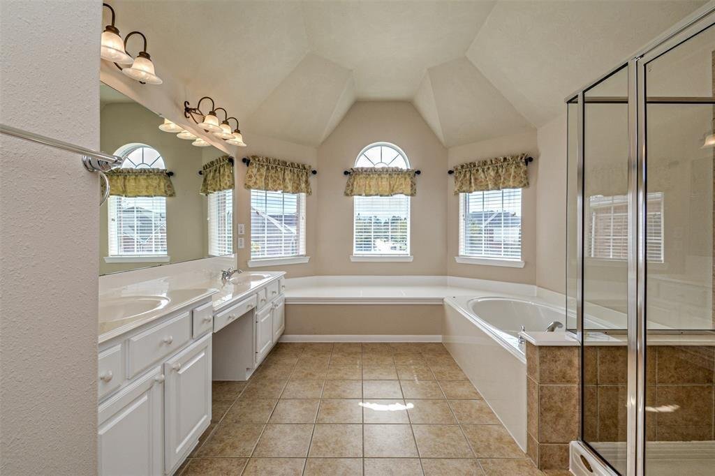 Building Photo - 9322 Steam Springs Dr