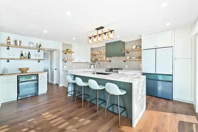 Building Photo - Costa Mesa, Panoramic Views, Pool - Fully ...