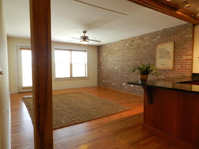 Building Photo - 505 Fay St