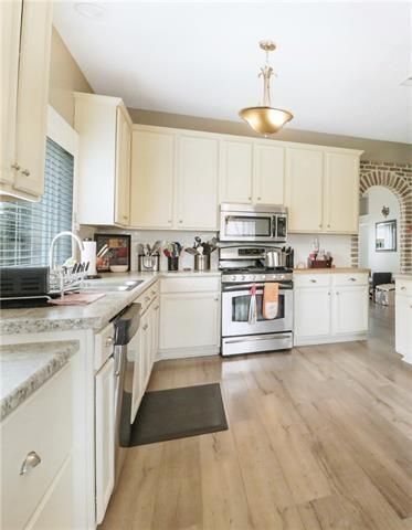 Building Photo - 824 Destin St