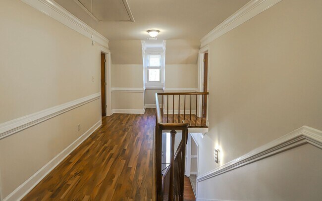 Building Photo - 809 Houndslake Dr