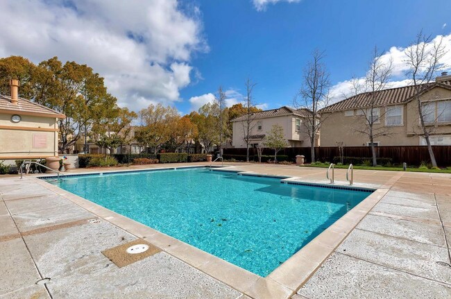 Building Photo - 3102 Cassia Ct