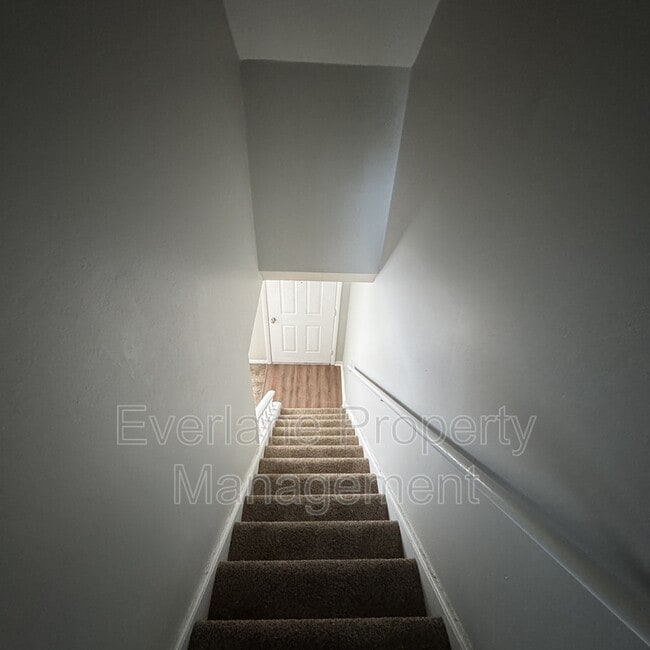 Building Photo - 4030 N Catherwood Ave
