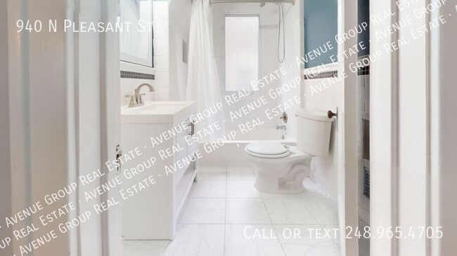 Building Photo - 940 N Pleasant St