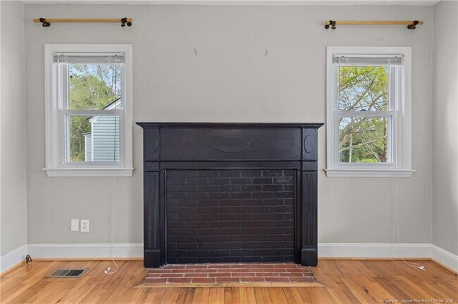 Building Photo - 813 McPherson Ave