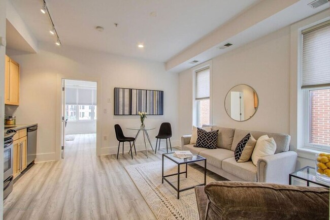 Primary Photo - Marvelous Modern Mt Vernon One-Bedroom! - ...