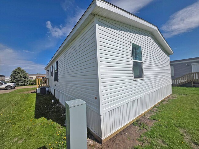Building Photo - 781 W Walcott Rd