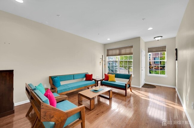 Building Photo - 304 Cambridge Dr