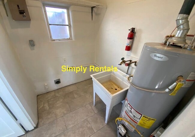 Building Photo - 208 University Blvd SE