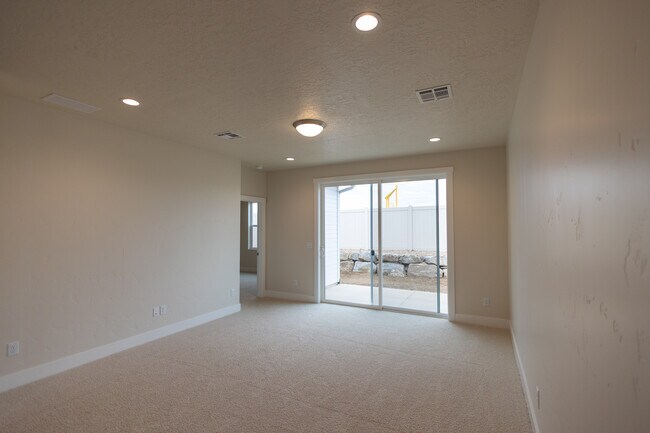 Building Photo - 5558 W Aralia Dr