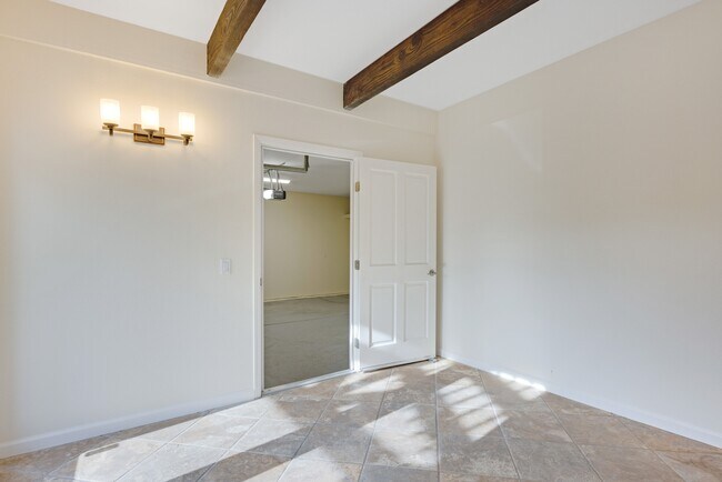 Building Photo - 9168 Eastside Rd