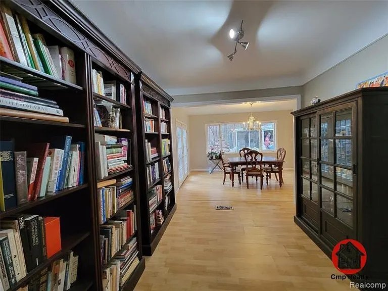 Building Photo - 18311 Norwich St