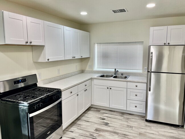 Building Photo - 4301 Mesa Grande Pl SE