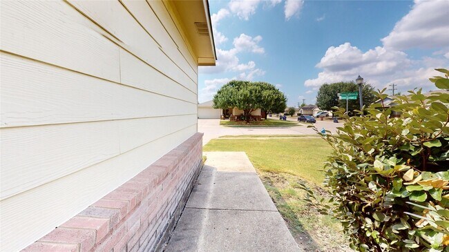 Building Photo - 9960 Thomas Jefferson Dr