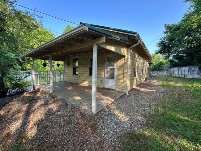 Building Photo - 310 Old County Home Rd