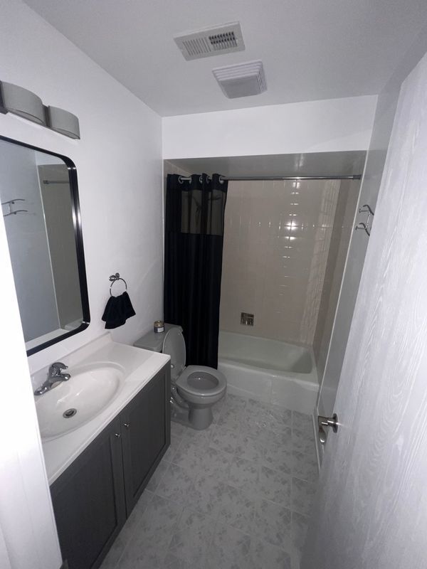 Building Photo - 9360 Hamilton Ct