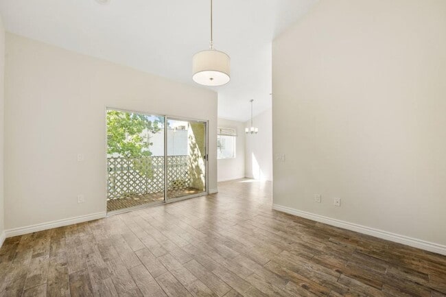 Building Photo - 1811 E Grand Ave
